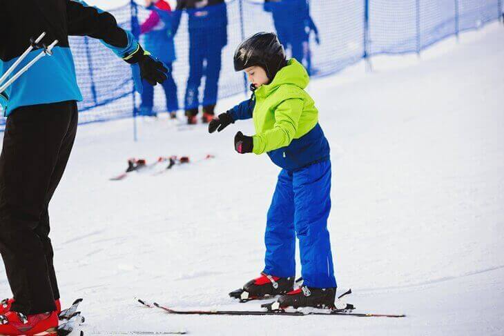Bild von Jungen beim Skikurs